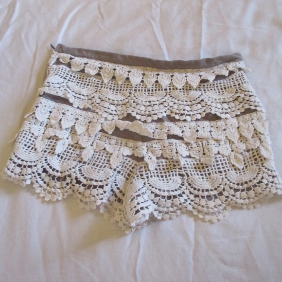 Lush Brown/Gray and Lacy White Shorts - Picture 2 of 5